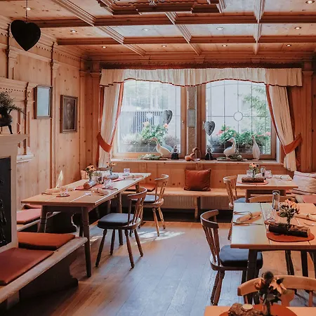 فندق Parkhotel Matrei 4*