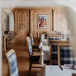 מלון Parkhotel Matrei 4*